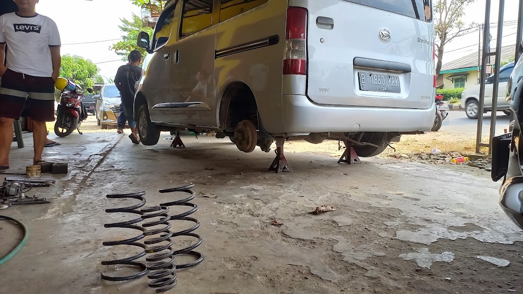 Bengkel Mobil Abadi Motor
