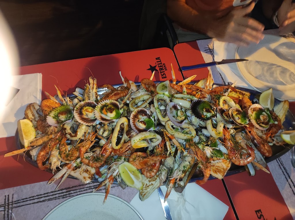Bar Geni La Company — Comida y bebida