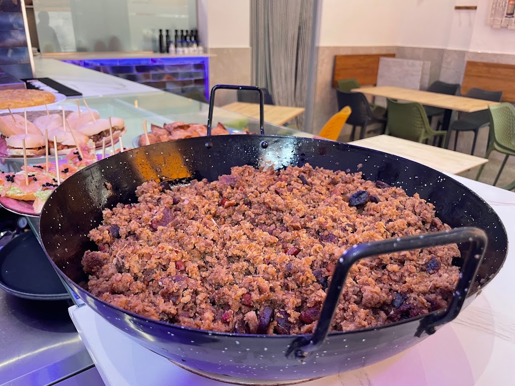 Porta-Celi Taperia — Comida y bebida