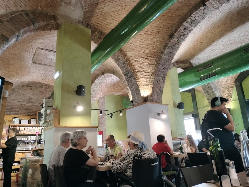 Pizzeria Julia Mallol — Ambiente