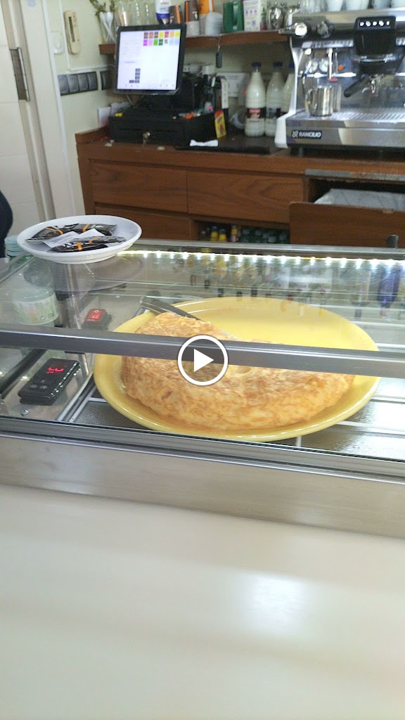 Bar y Cafeteria El Globo. — Comida y bebida