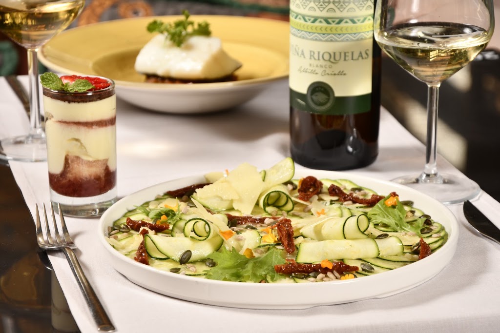 Compostelana Club Cafe — Comida y bebida
