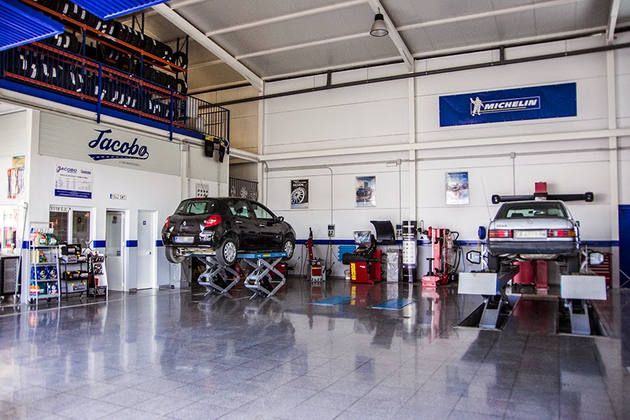 Jacobo Neumaticos — Interior