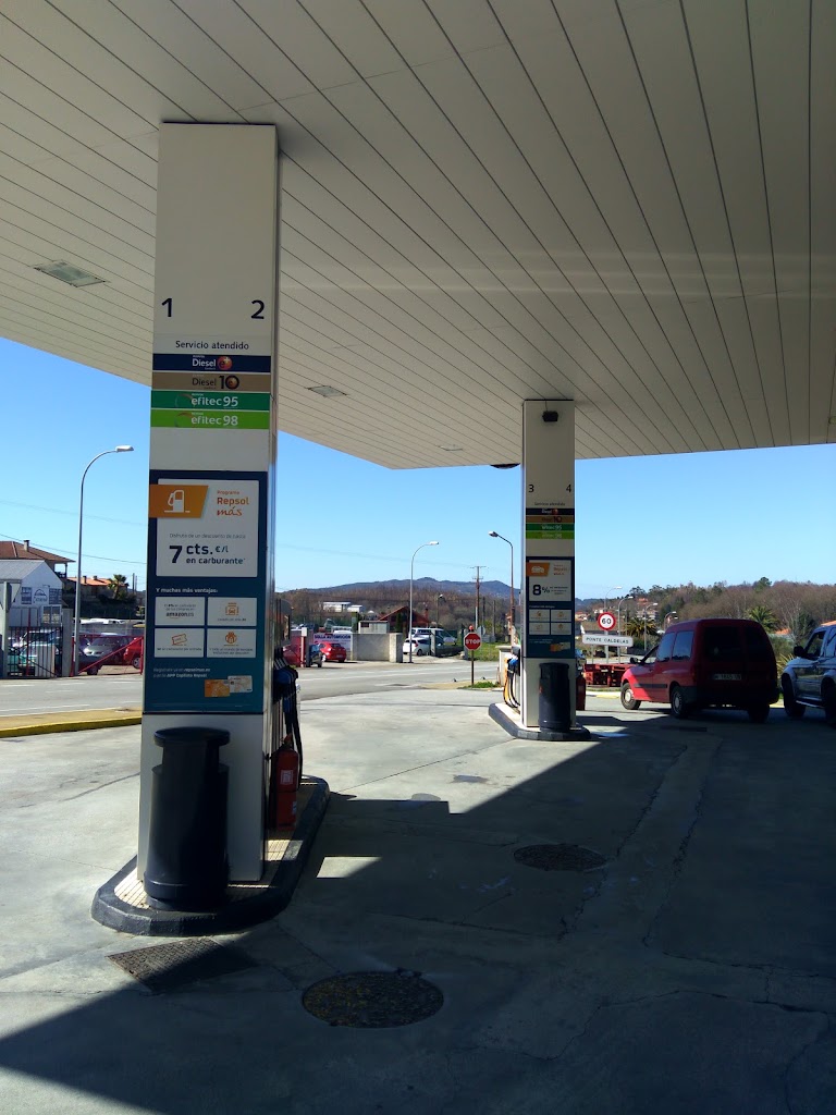 Estacion de Servicio Repsol — Surtidor de combustible