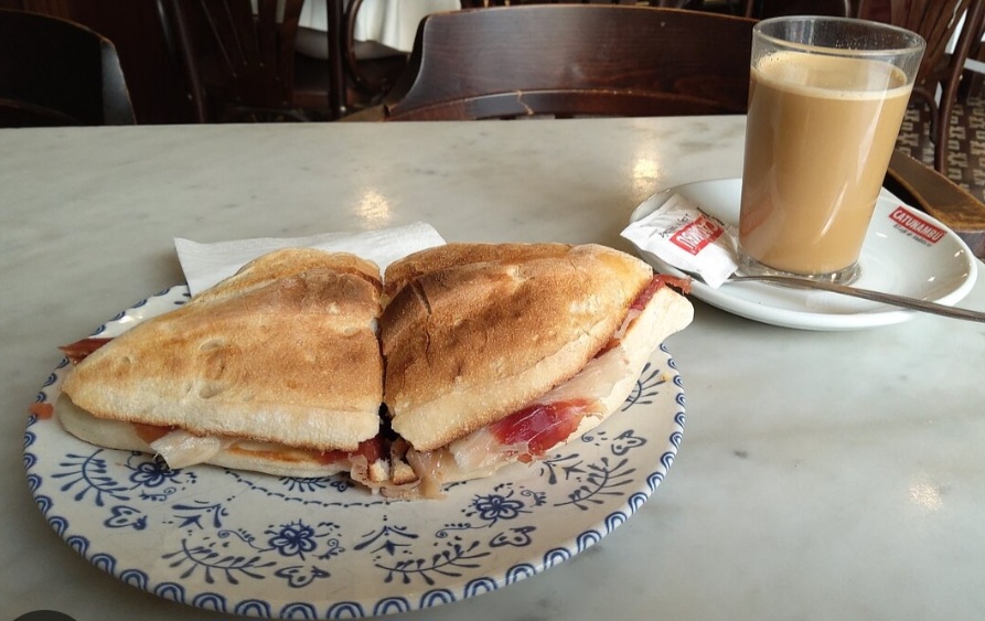 Bar El Potaje — Comida y bebida