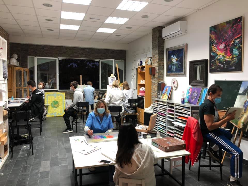 Academia de dibujo y pintura Machado — Del propietario