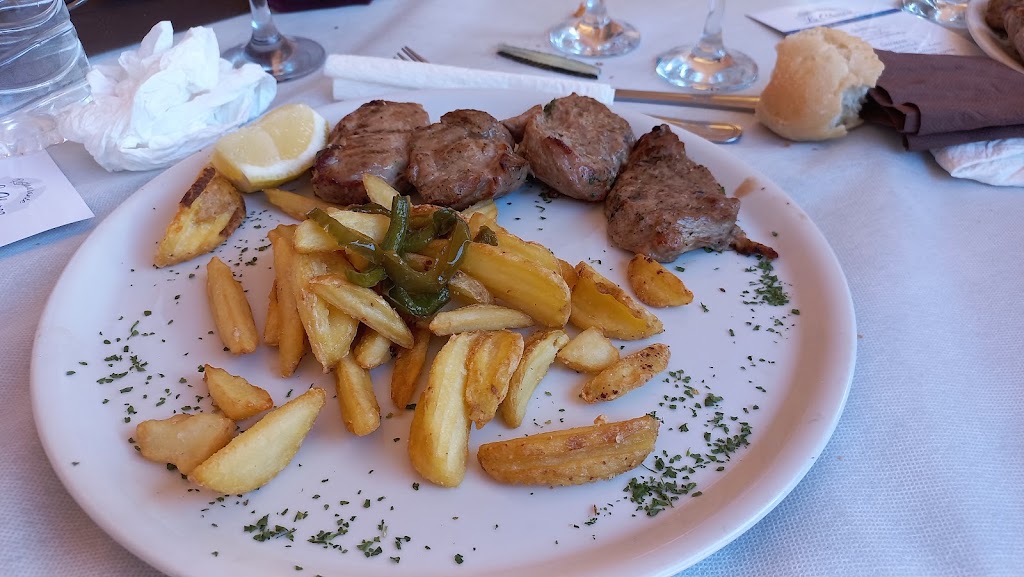 Restaurante La Charca — Comida y bebida