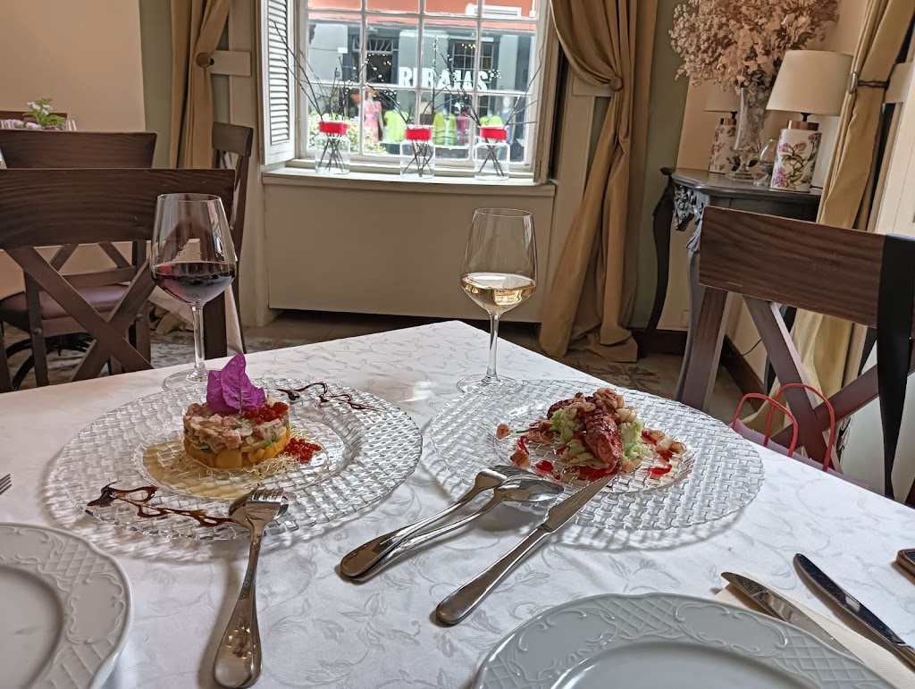 La Colonial 25 Restaurante — Comida y bebida