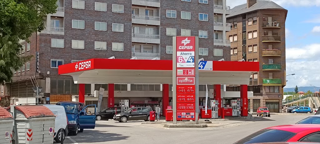 Estacion de servicio Cepsa — Exterior