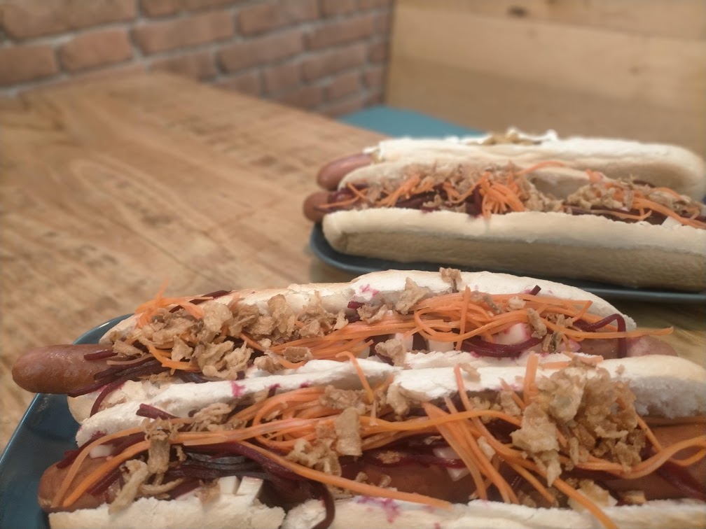 BAR ATUEL — Comida y bebida