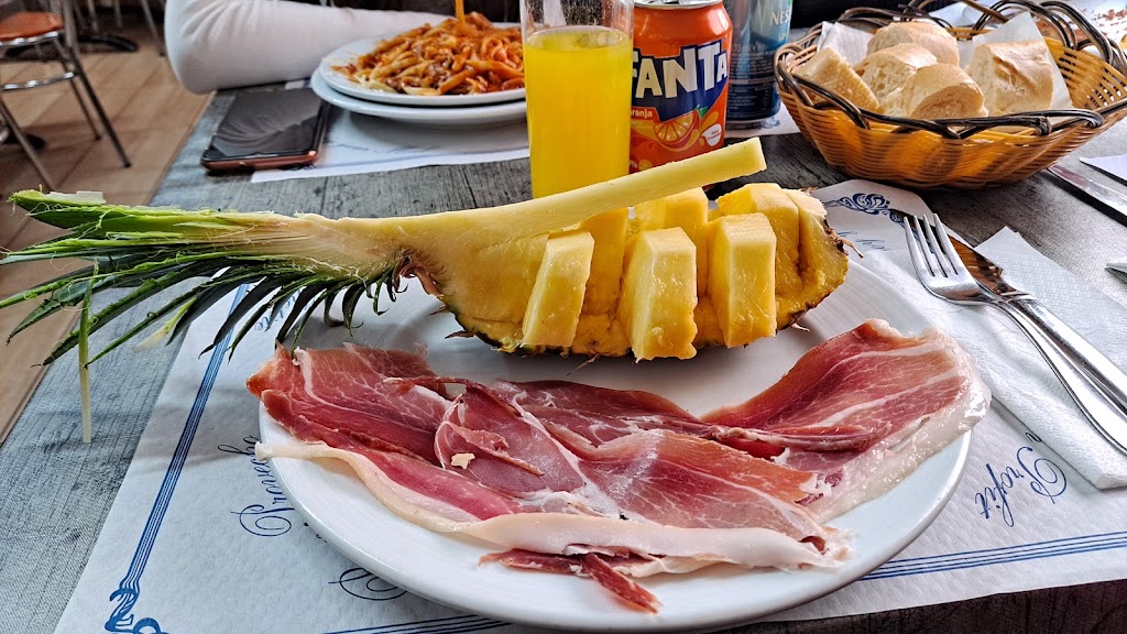 Restaurante Yolanda Bar — Comida y bebida