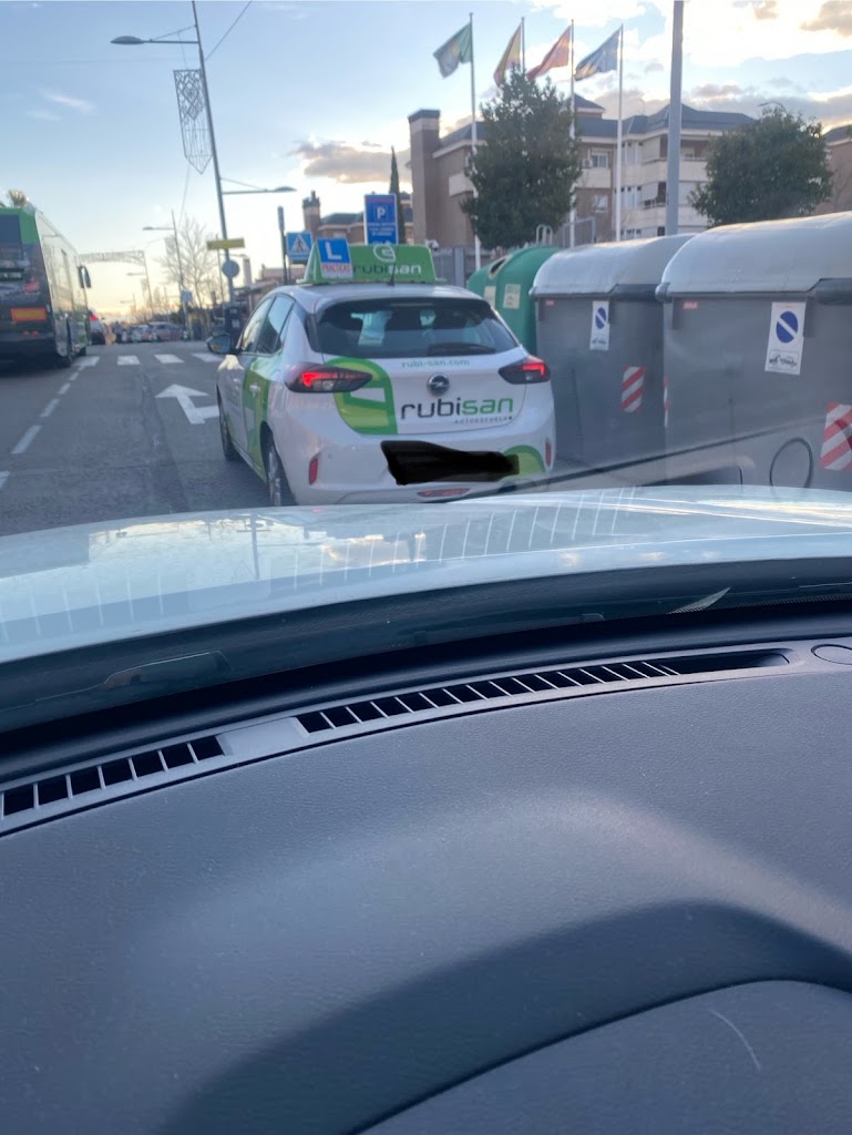 Rubi-San Autoescuela Boadilla — Automovil