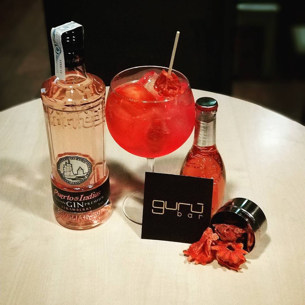 Guru Bar — Comida y bebida