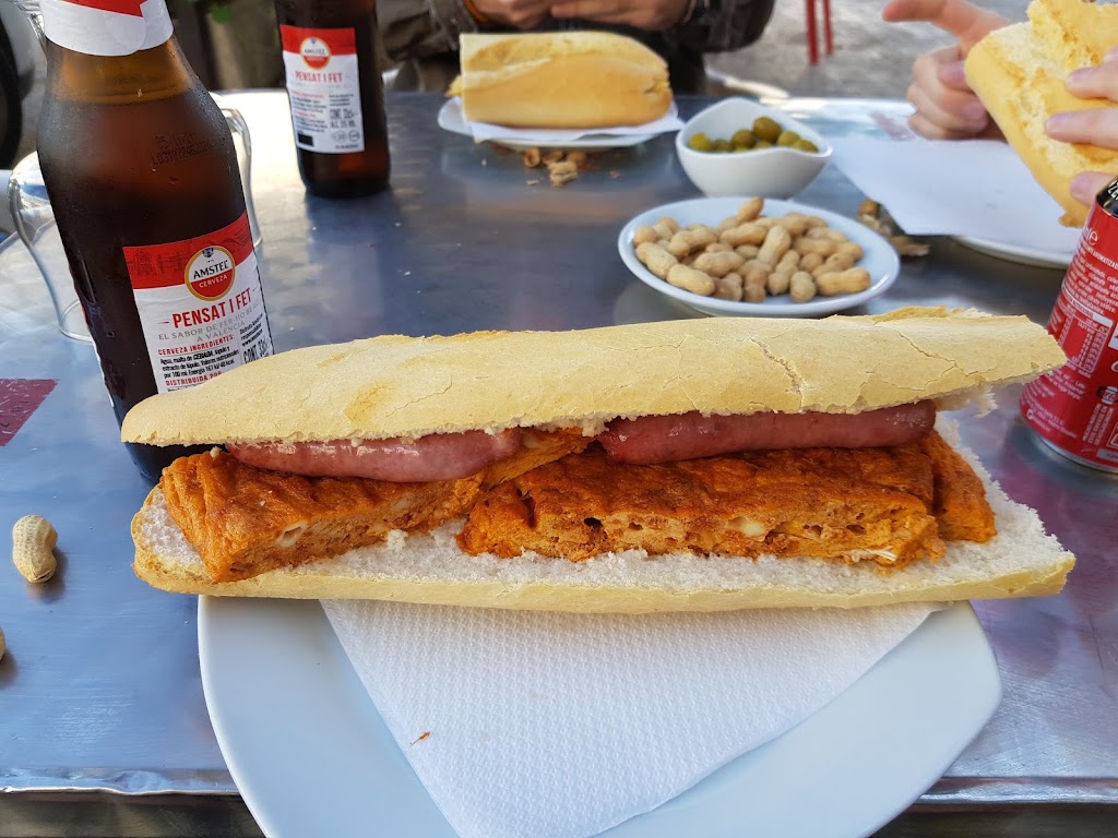 Cafeteria D' Aguados — Comida y bebida