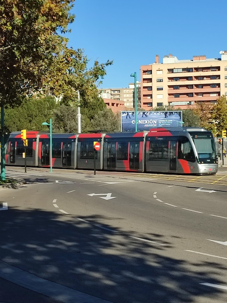 Av. los Pirineos, 6 Parking