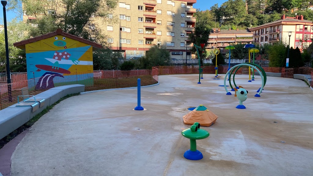 Ur-jolas parkea / Parque de chorros