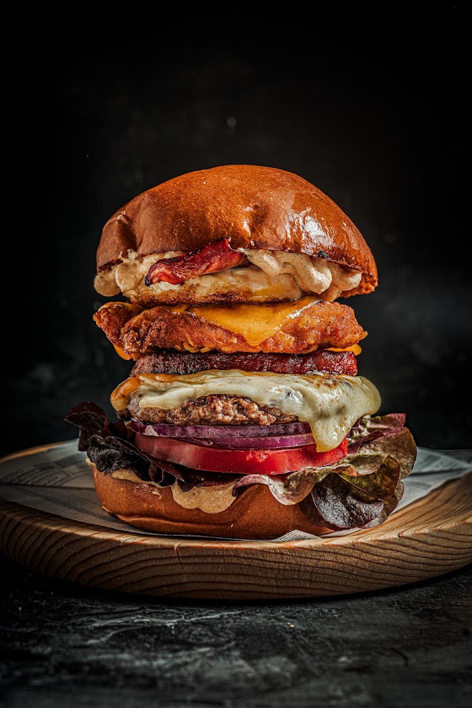 Moica Burger — Comida y bebida