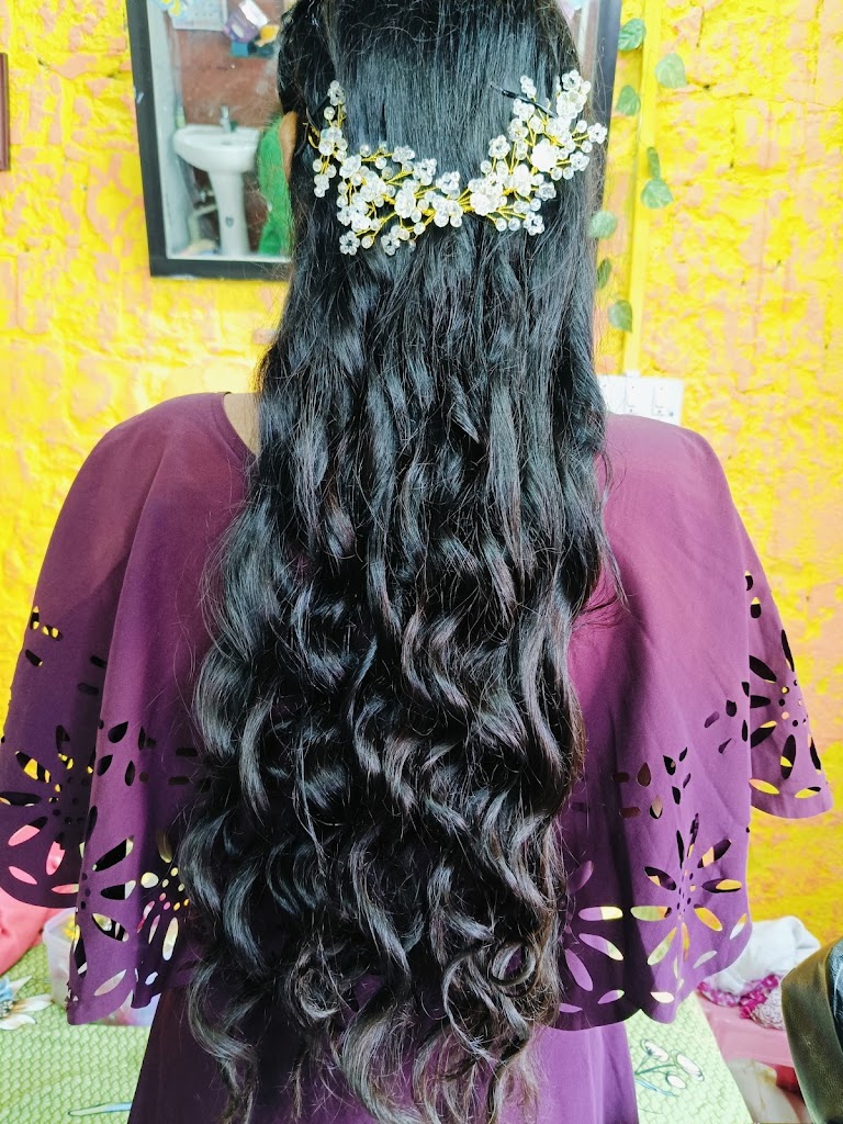 Gloriyas Ladies Beauty Parlour Sankeshwar