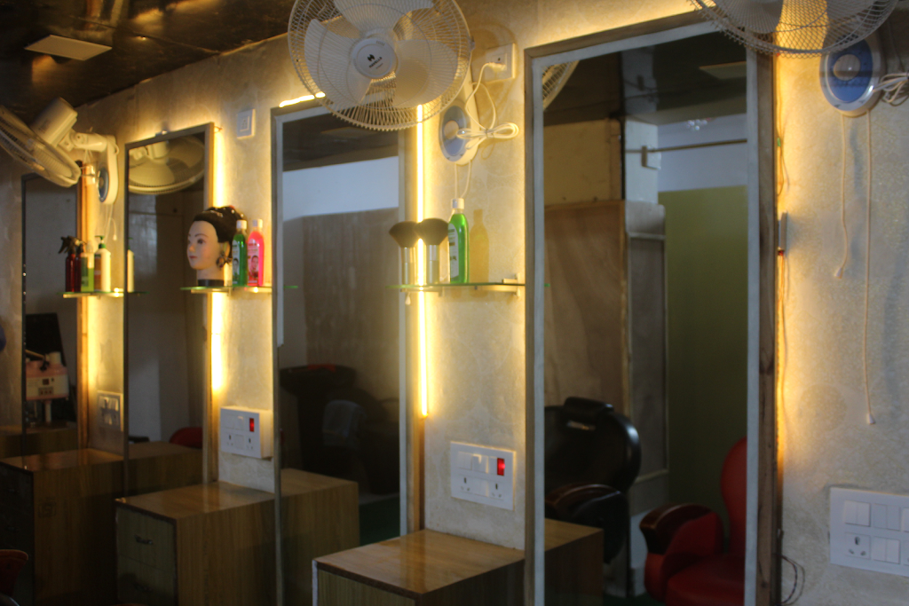 Rashmi Sangini Ladies Beauty Parlour