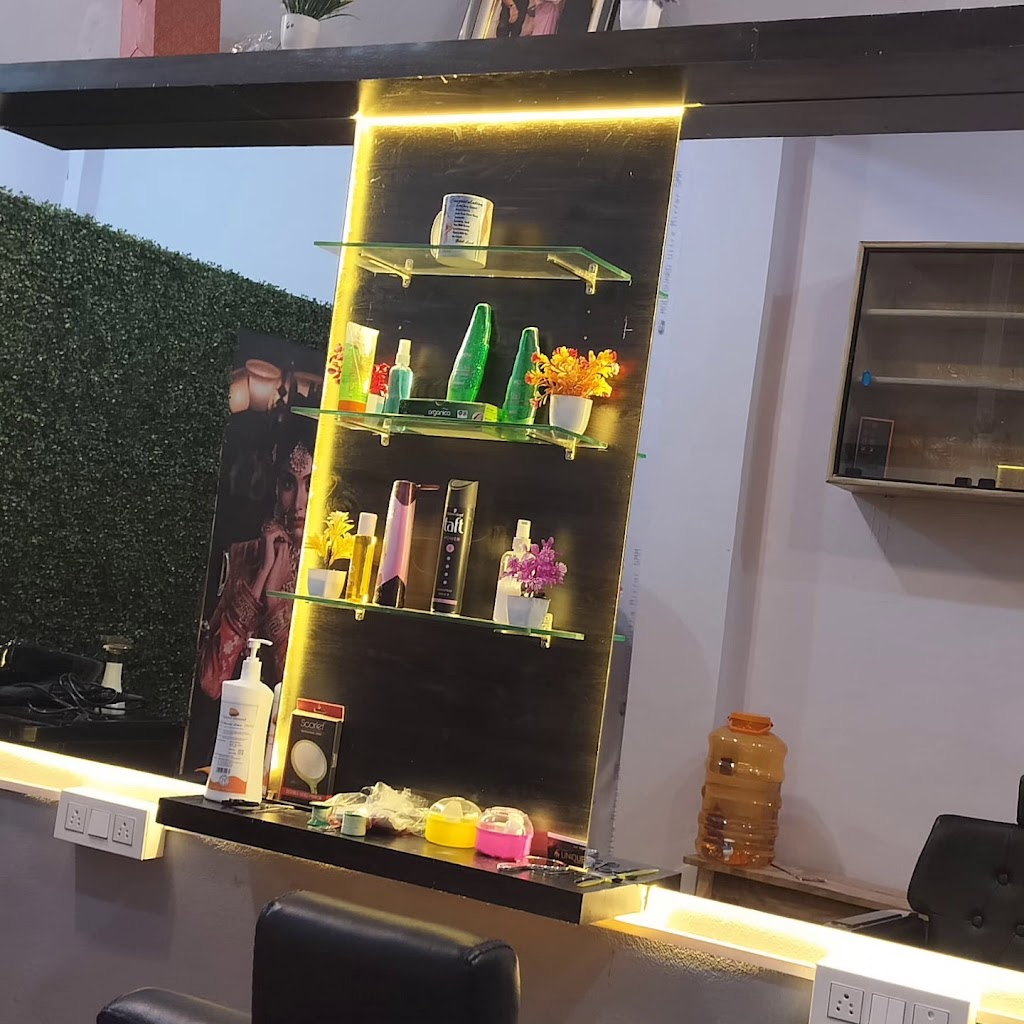 Unique Beauty Salon With Ac Hygienic Place