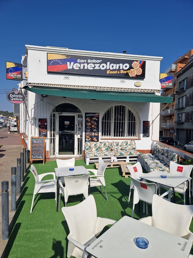 Con sabor venezolano Food & darts