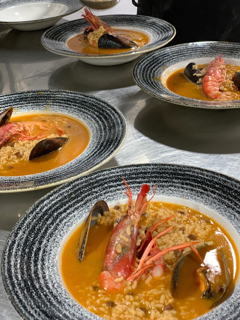 Restaurante Exquisit — Comida y bebida