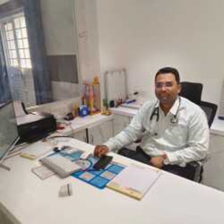 Dr. Physician Thyroid Disorder Diabetis Cardiologist In Jalgaon