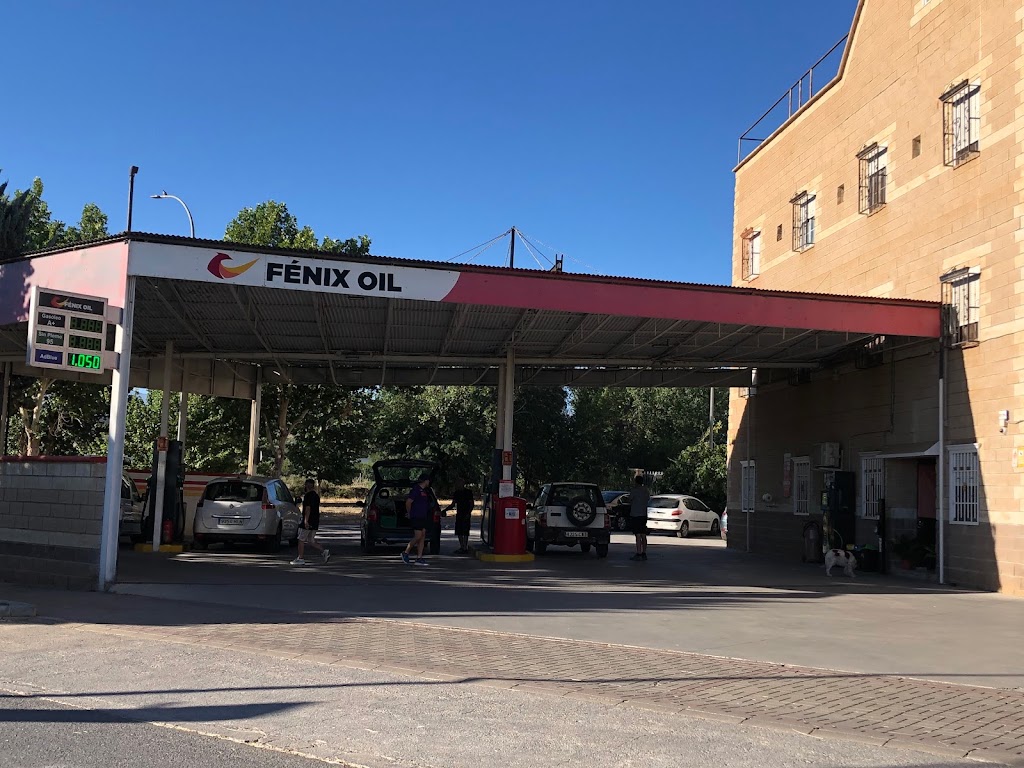 Gasolinera Fenix Oil — Exterior