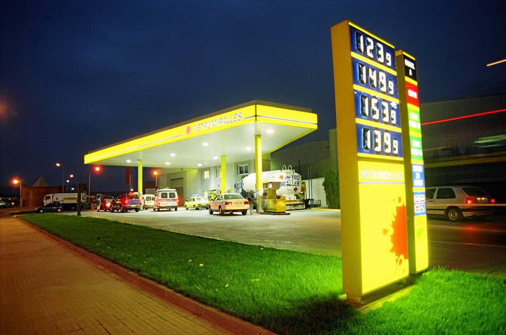 E.S. Petromiralles Les Comes — Estacion de servicio