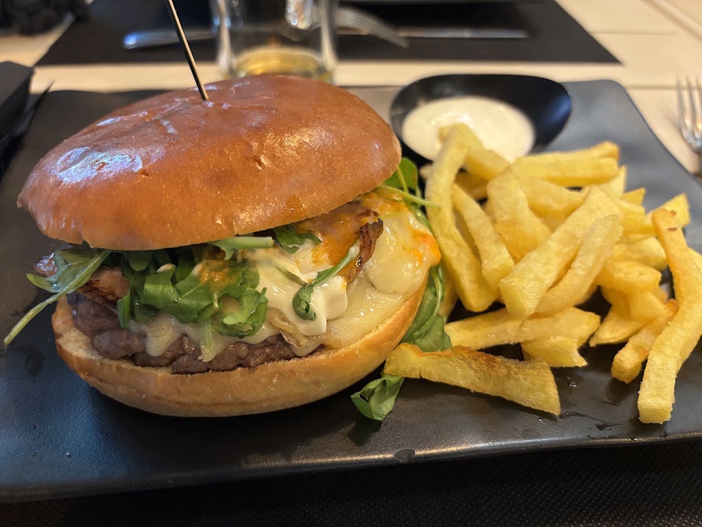 THE LAST BURGER — Comida y bebida