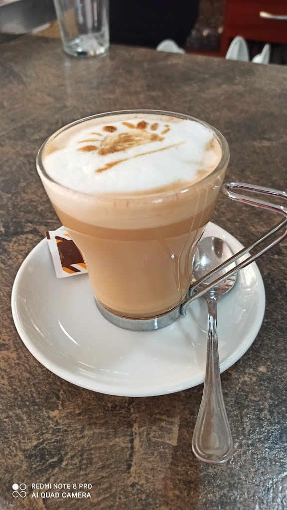 Cafe Bar Amanecer — Comida y bebida