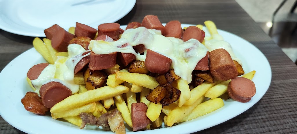 Cafeteria Restaurante Tizones — Comida y bebida