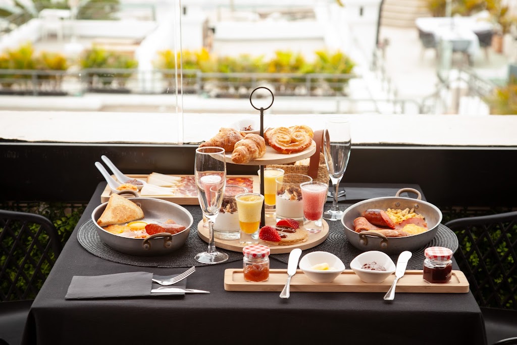 SkyBar Margarita's — Comida y bebida