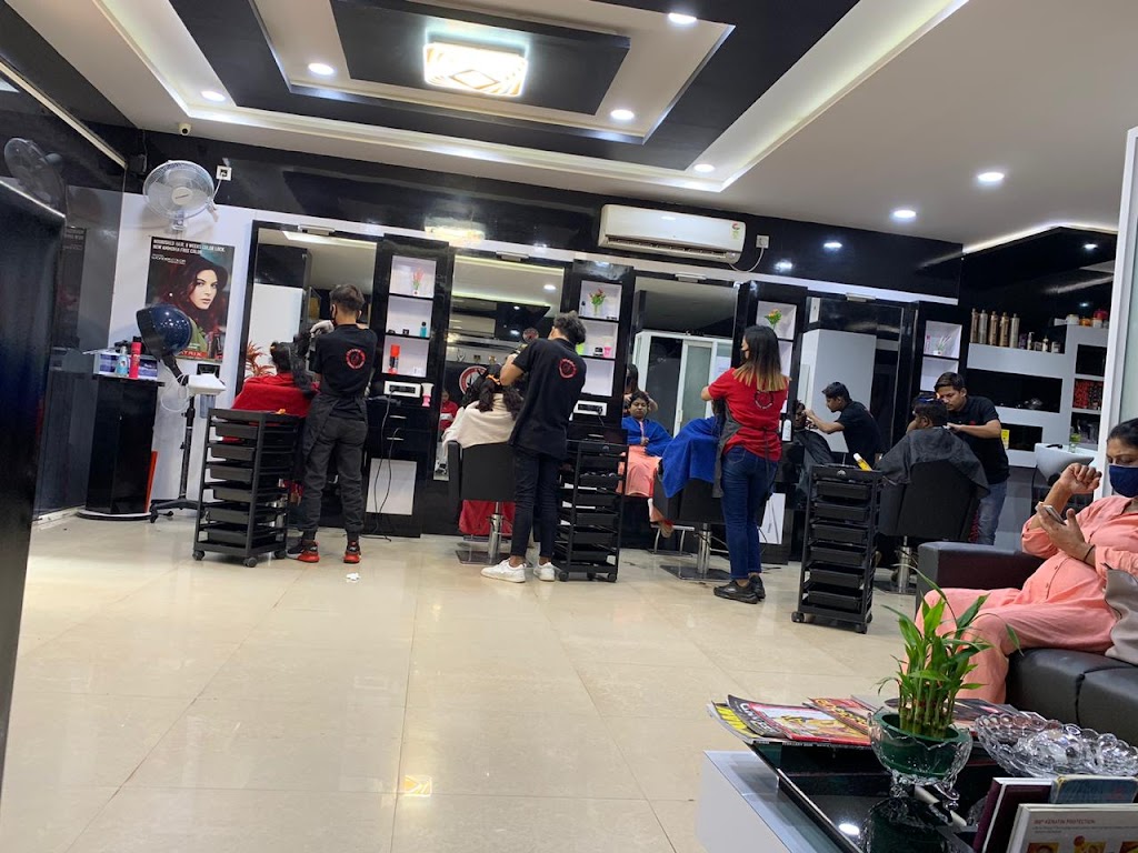 Strands Unisex Salon