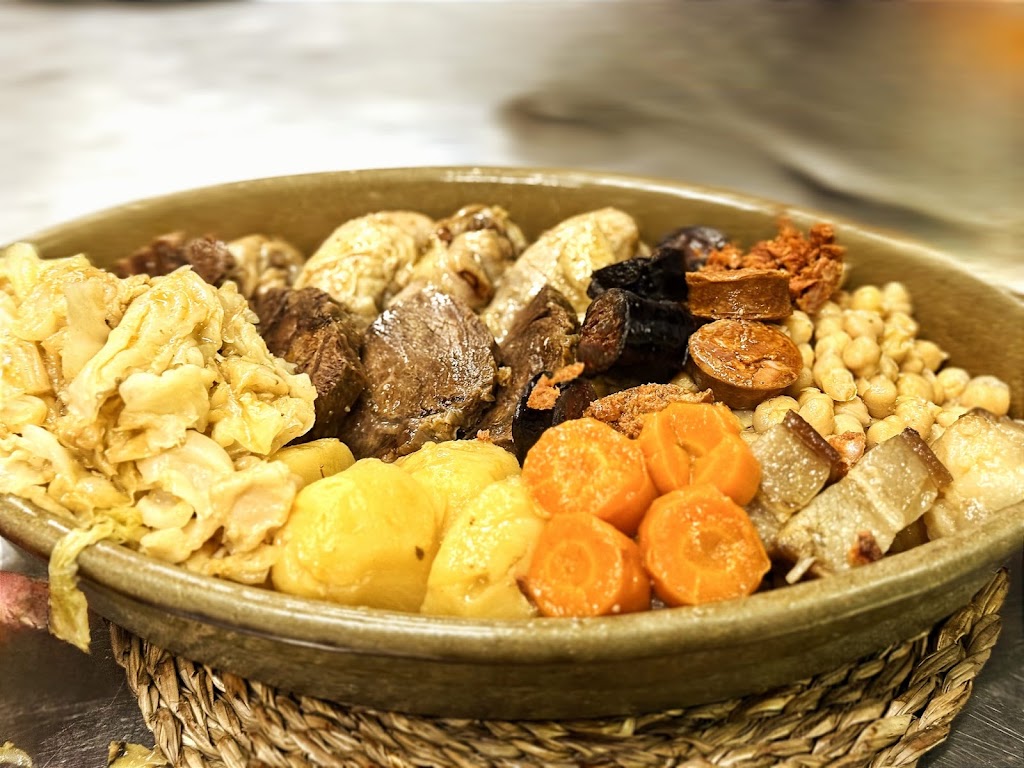 El Puchero de Mi Abuela Valdemoro — Comida y bebida