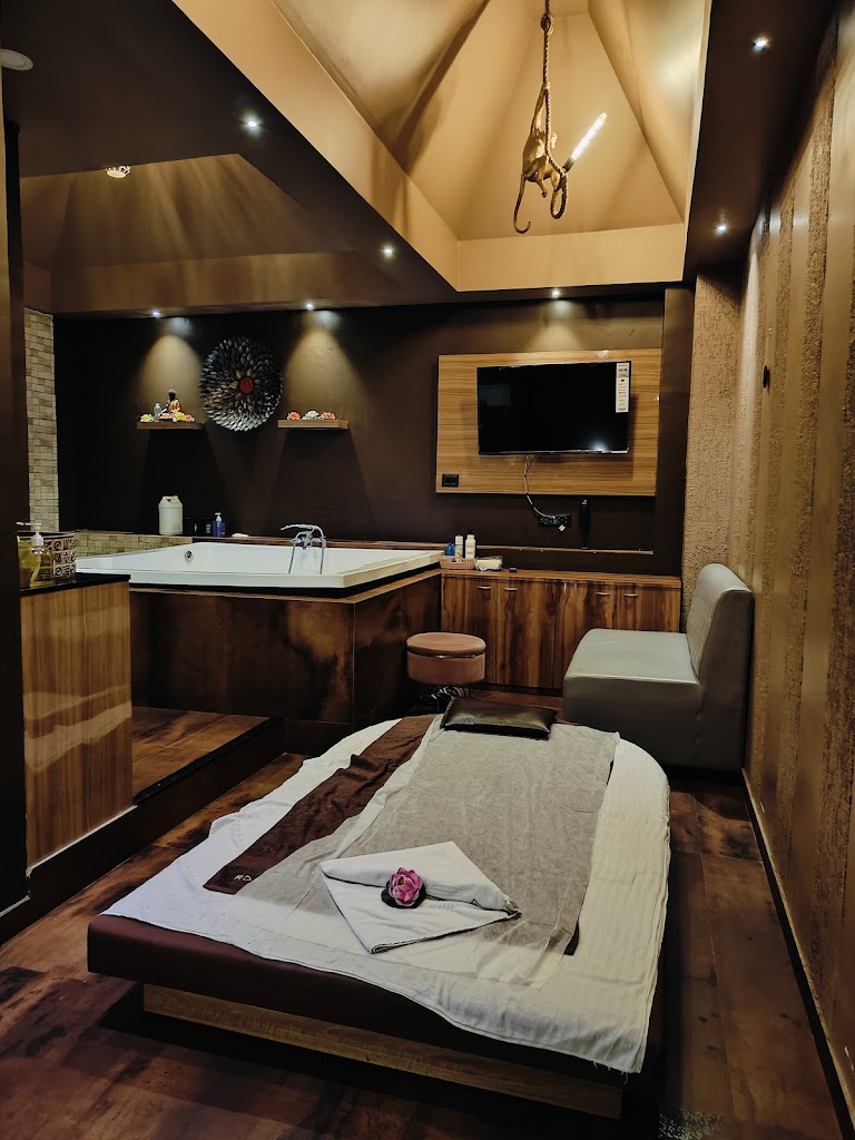 Royal Oak Spa Sanpada