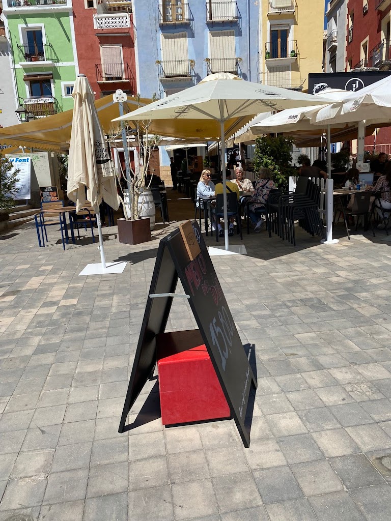 29 Vint-i-nou Lounge Bar