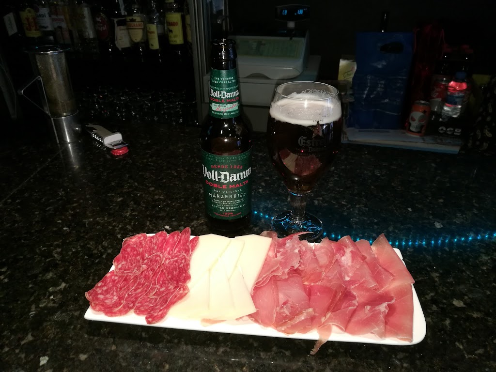 Bar Black — Comida y bebida