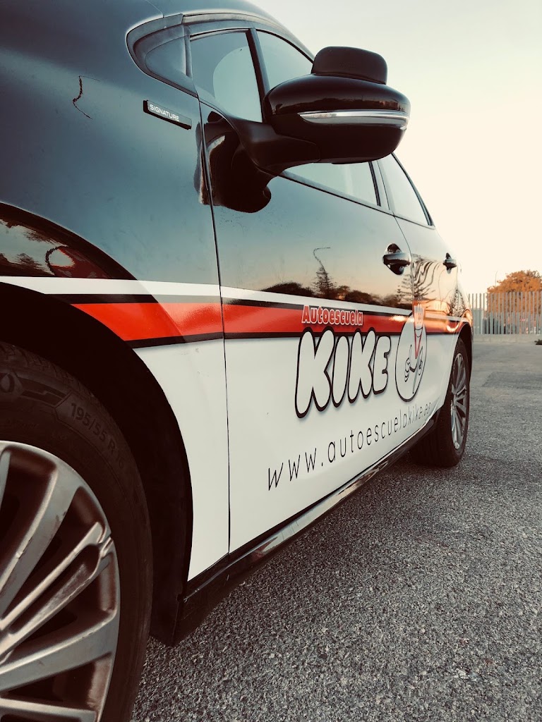 Autoescuela Kike — Automovil