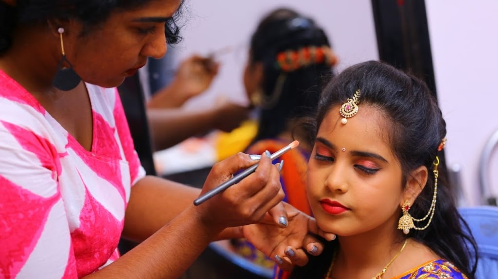 Makeup And Hair Artist Manju