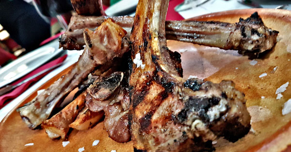 La Tinaja — Comida y bebida