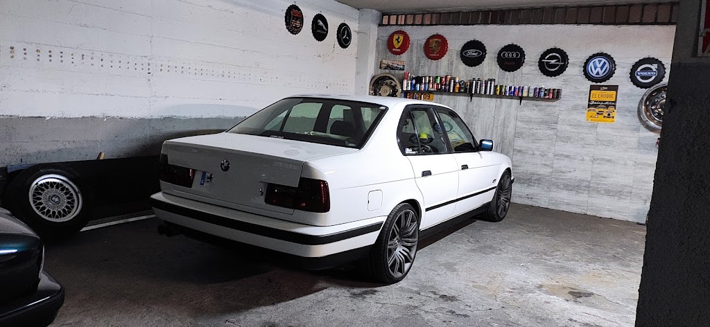 Talleres Llantauto — Interior