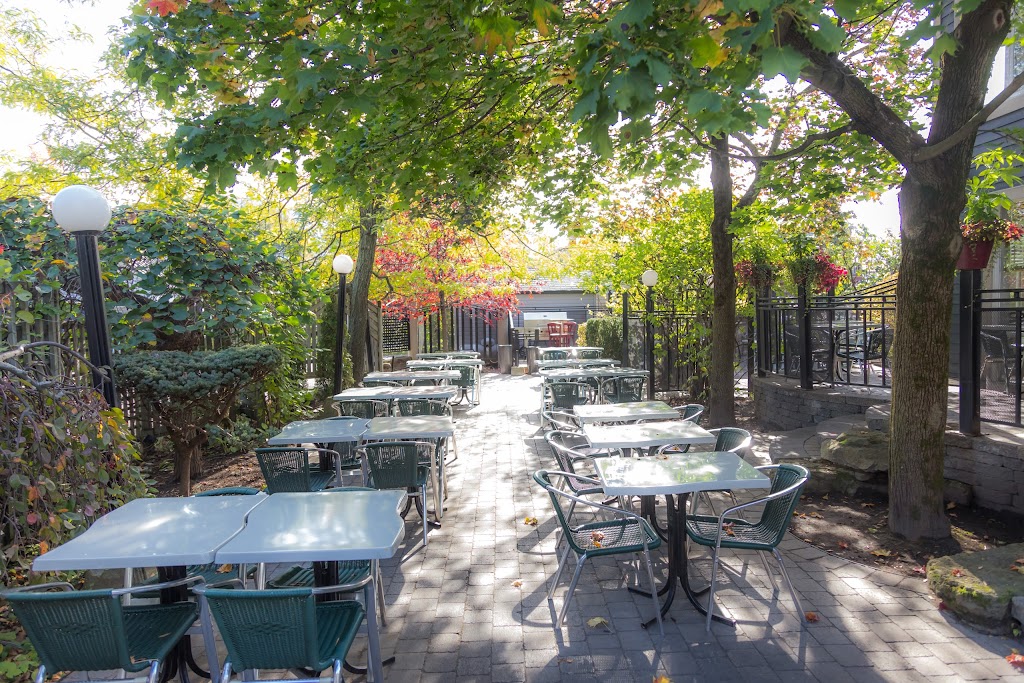 Restaurant Au Trait D'Union in Beloeil
