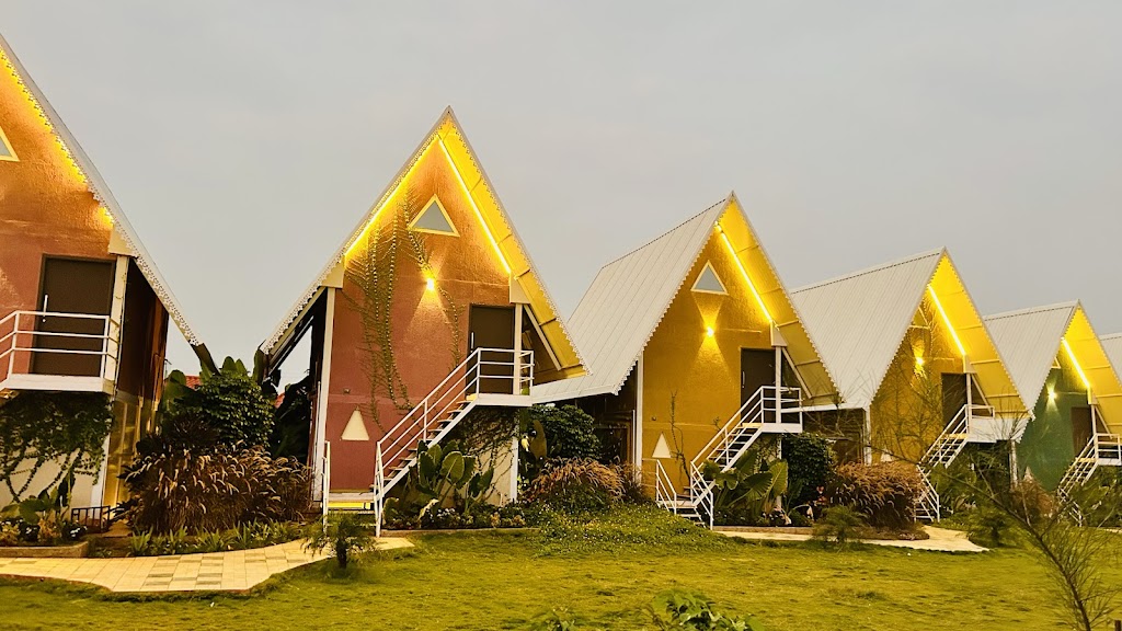 Sakhi Luxury Lake View Resort