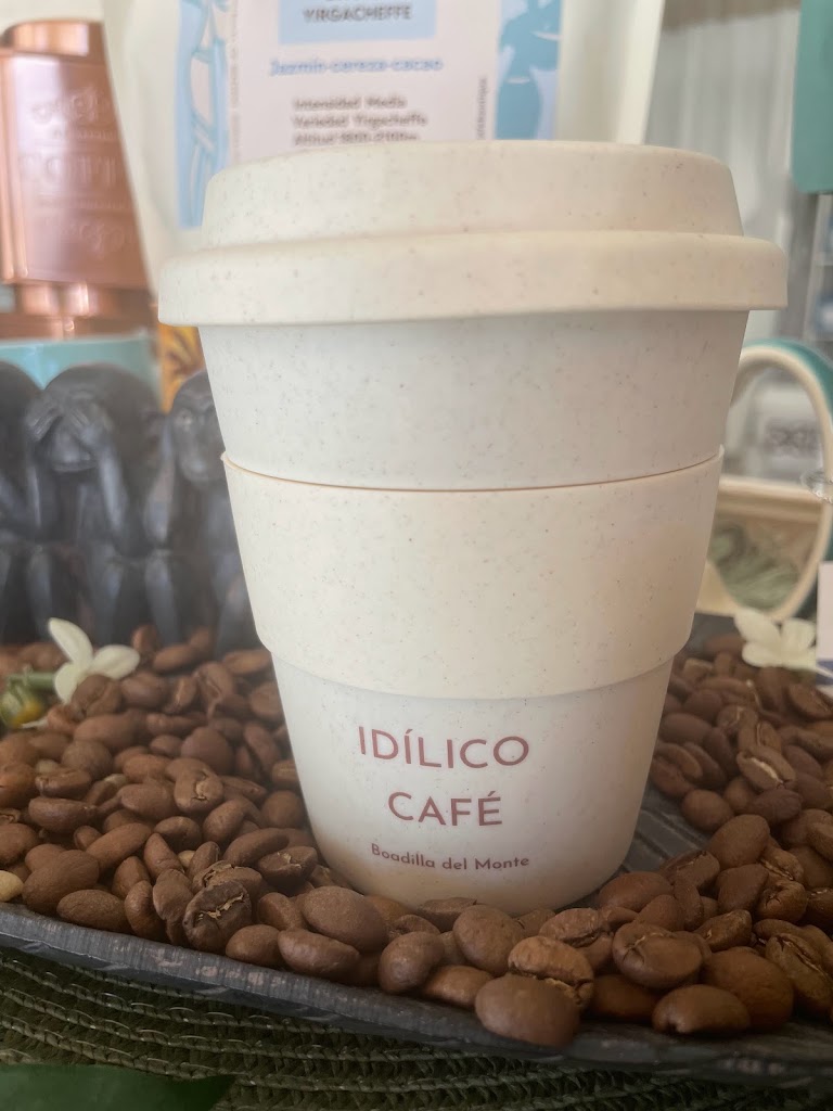 Idilico Cafe & Brunch — Comida y bebida