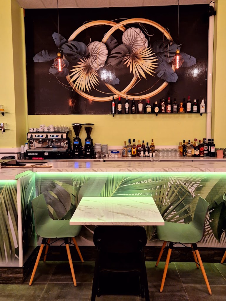 FUSSION CAFE BAR ALMANSA — Ambiente