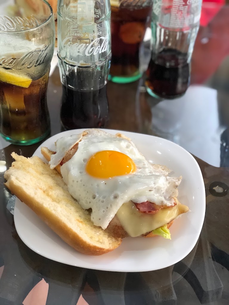 QUATRE+1 CAFE GANDIA — Comida y bebida