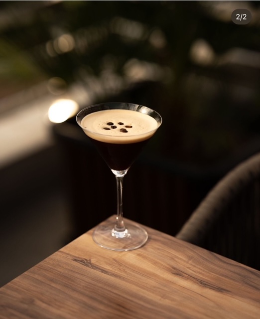 Oasis Restaurant & Cocktails — Comida y bebida