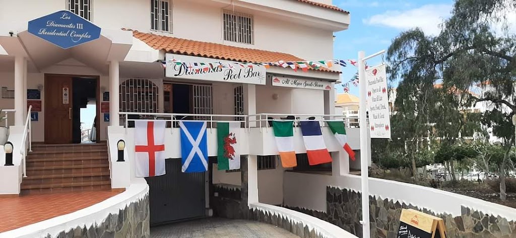 Diamonds Pool Bar