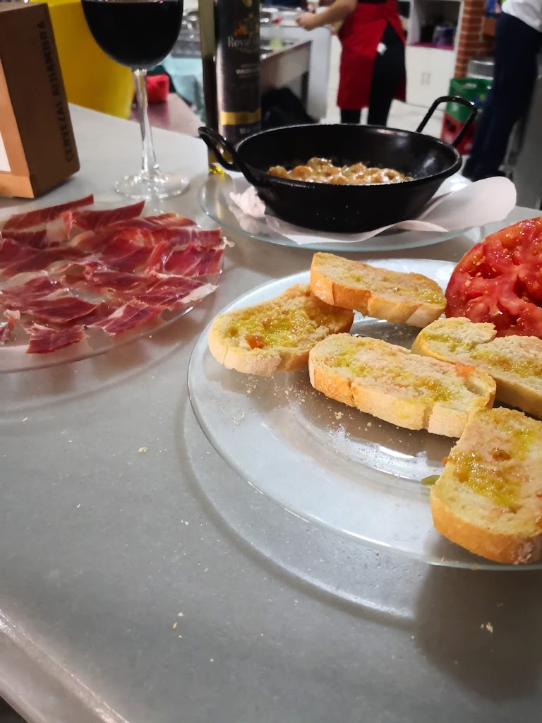 Bar Alegre y Ole — Comida y bebida